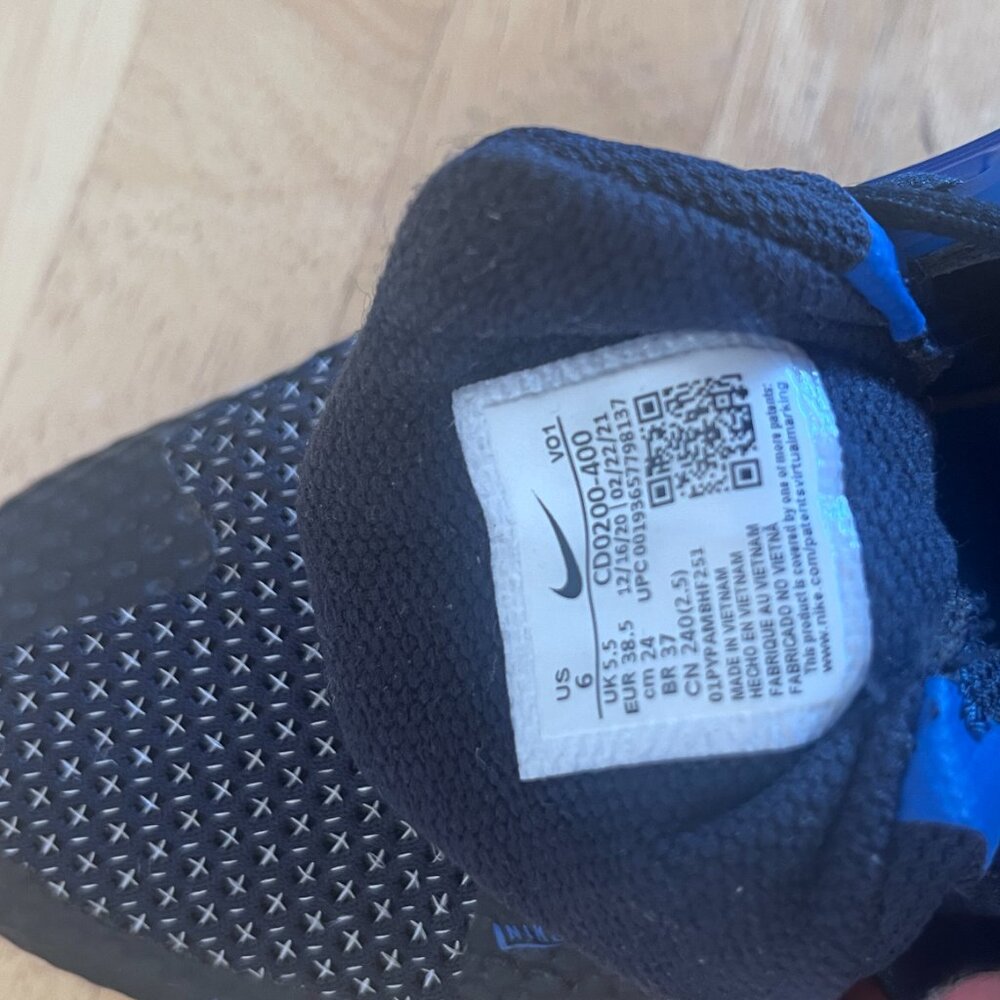 Nikes - Picture 5 of 5